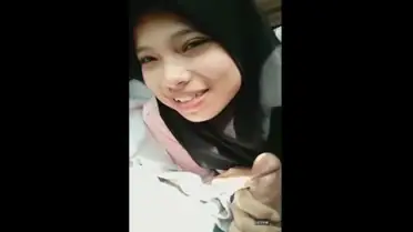 Bokep Jilbab Hitam Ngemut Kontol Gede di Mobil Panas poster